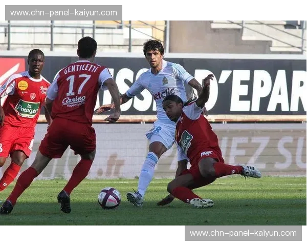 “法甲战术趋势观察：高位逼抢与定位球效率成中游球队崛起关键”