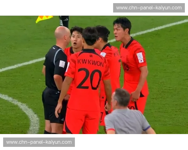 补时阶段争议角球,裁判组沟通决策 补时阶段争议角球,裁判组沟通决策